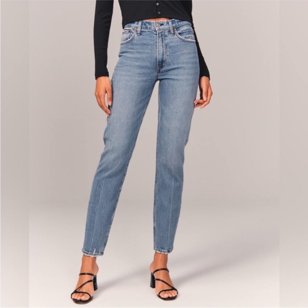 Abercrombie & Fitch High Rise Mom Jean Blue size 24 / 00 short